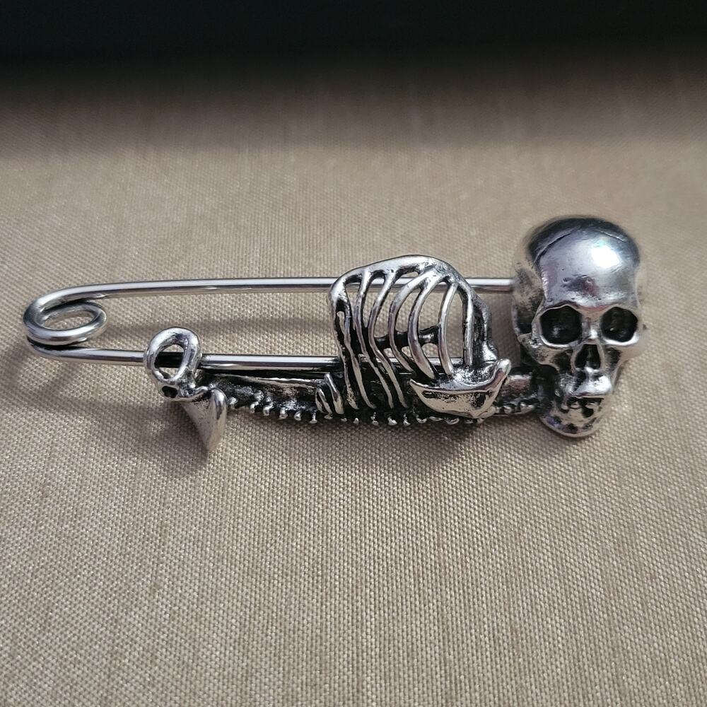Skull skeleton silver tone brooch safety pin